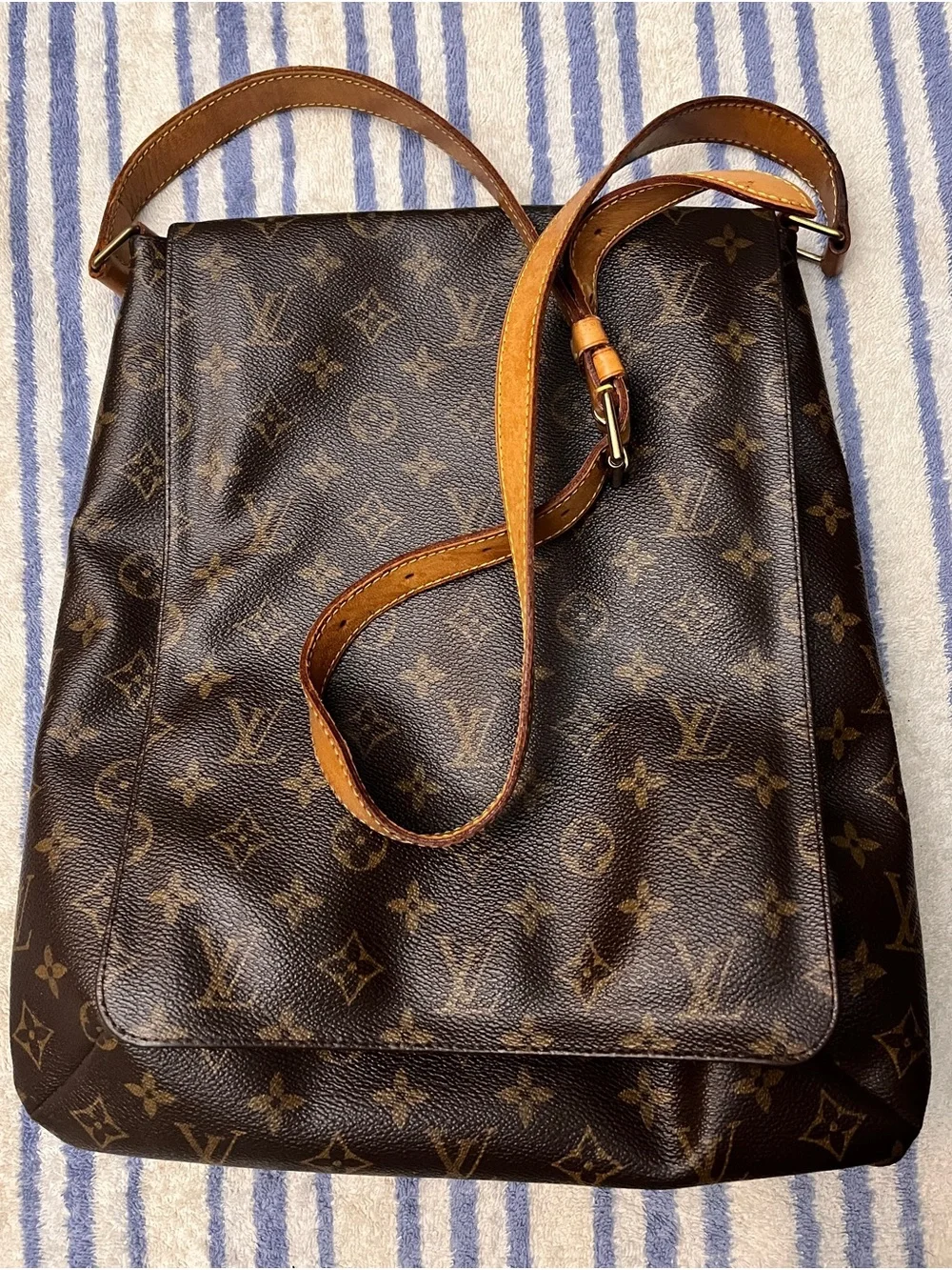 [AUTHENTICATED] Louis Vuitton Monogram Crossbody Bag Gold HW